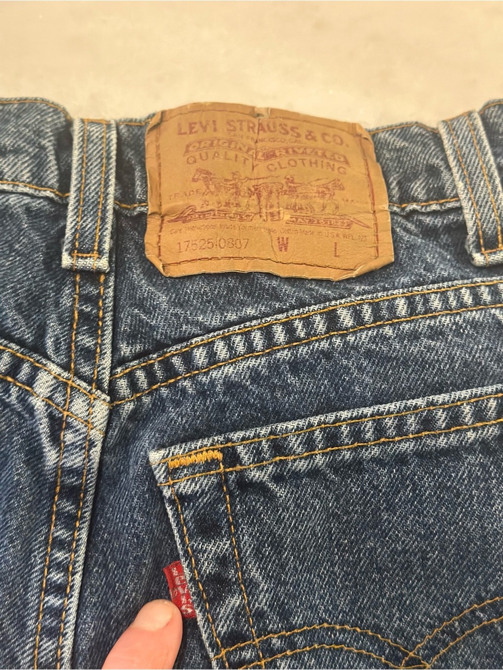Vintage Levi’s Women’s High Rise Relaxed Tapered Leg Jean Size 3M (22-23)